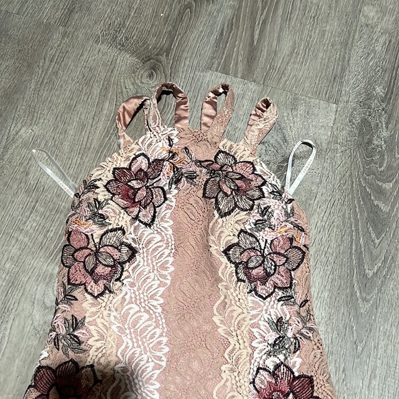 Foxiedox Georgina Lace Appliqué Sheath Dress - Picture 3 of 15